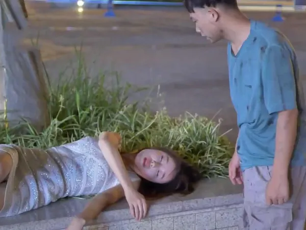 phim sex funky town Gã ăn xin cơ hội đưa cô gái say xỉn về nhà rồi tranh thủ địt…